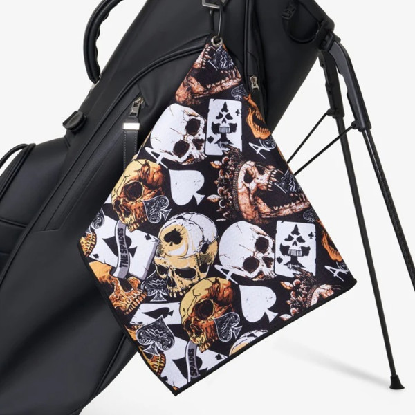 Skins golfový ručník Ace of Skulls 